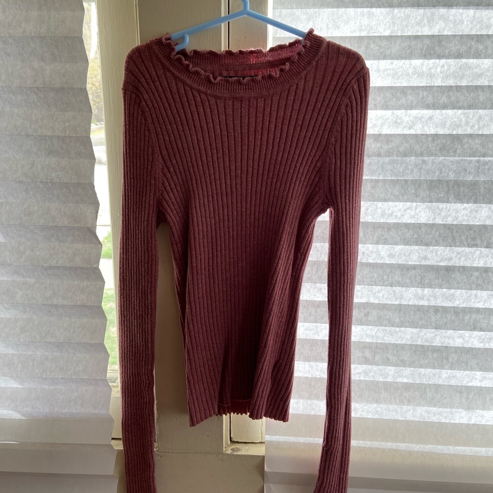Stretchy mauve long sleeve lettuce cut shirt